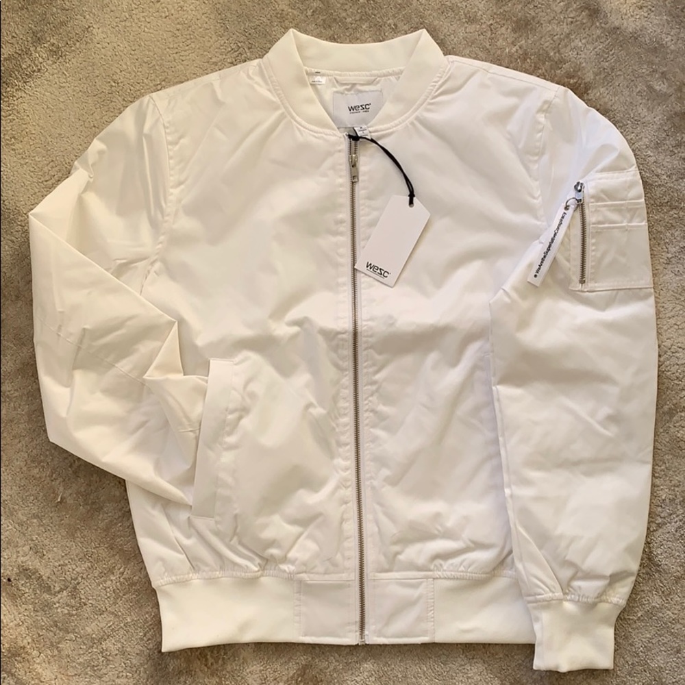 bomber jacket WESC. White L/XL ( Womens XL/XXL)  light camo L (XL)
